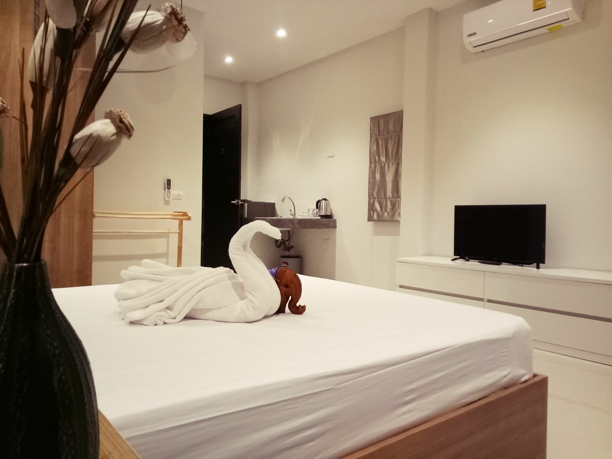 Baan Phunwanna Villa Kata Plajı Dış mekan fotoğraf